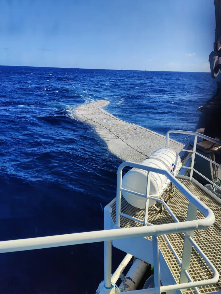 Pelagic fishing vessel hauling in an SNG Hercules codend